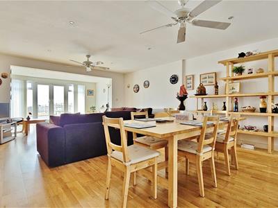 Lounge/Diner Area